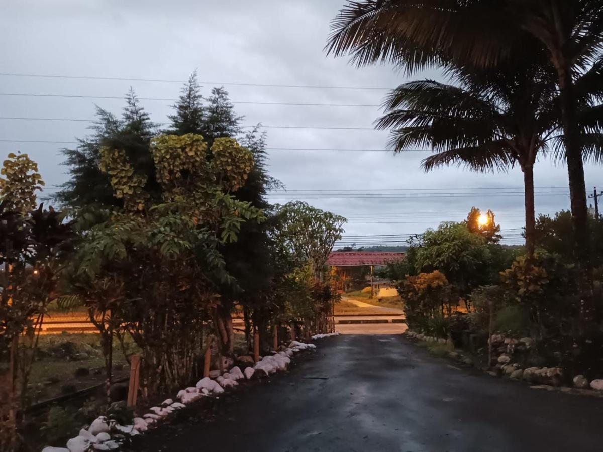 The Roadhouse Bed and Breakfast Tena Esterno foto